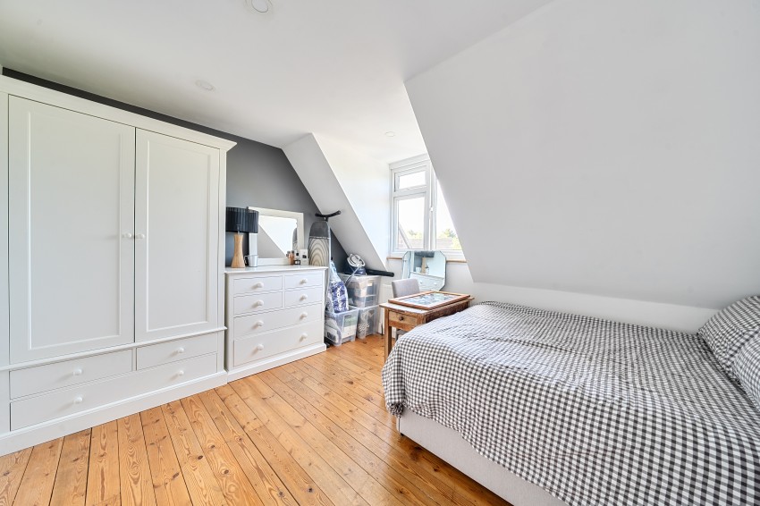 Images for Lyndhurst Rise, Chigwell