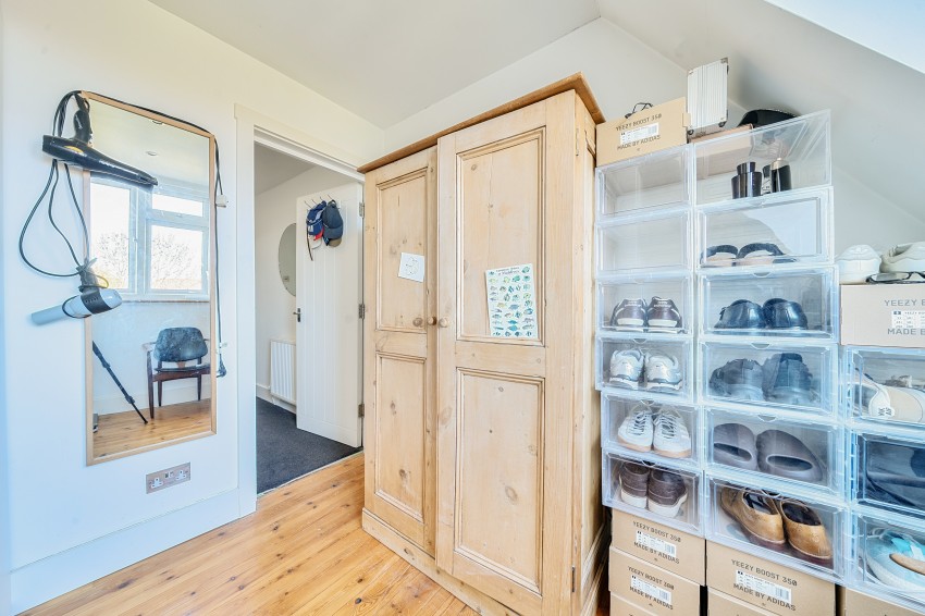 Images for Lyndhurst Rise, Chigwell