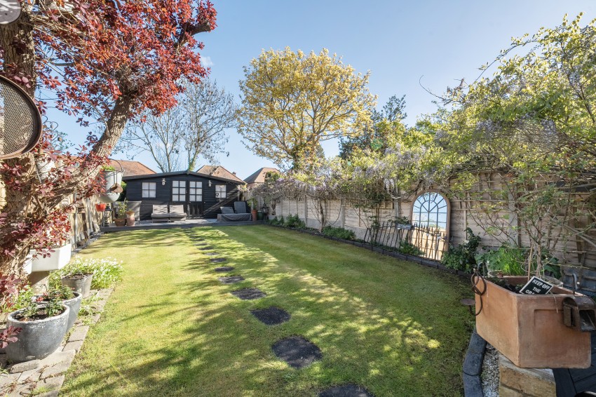 Images for Lyndhurst Rise, Chigwell