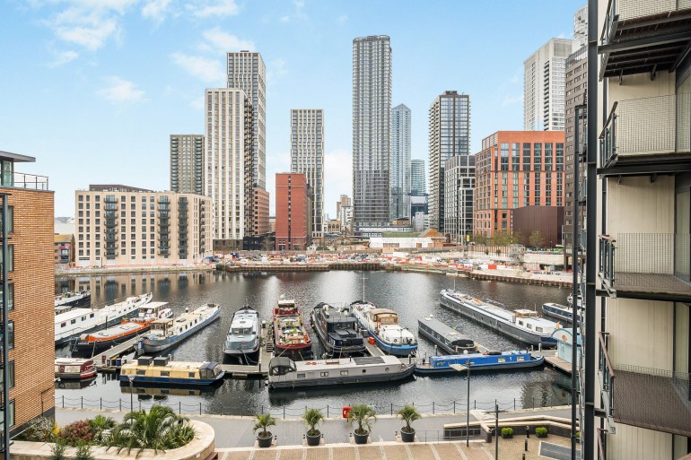 Boardwalk Place, London, E14